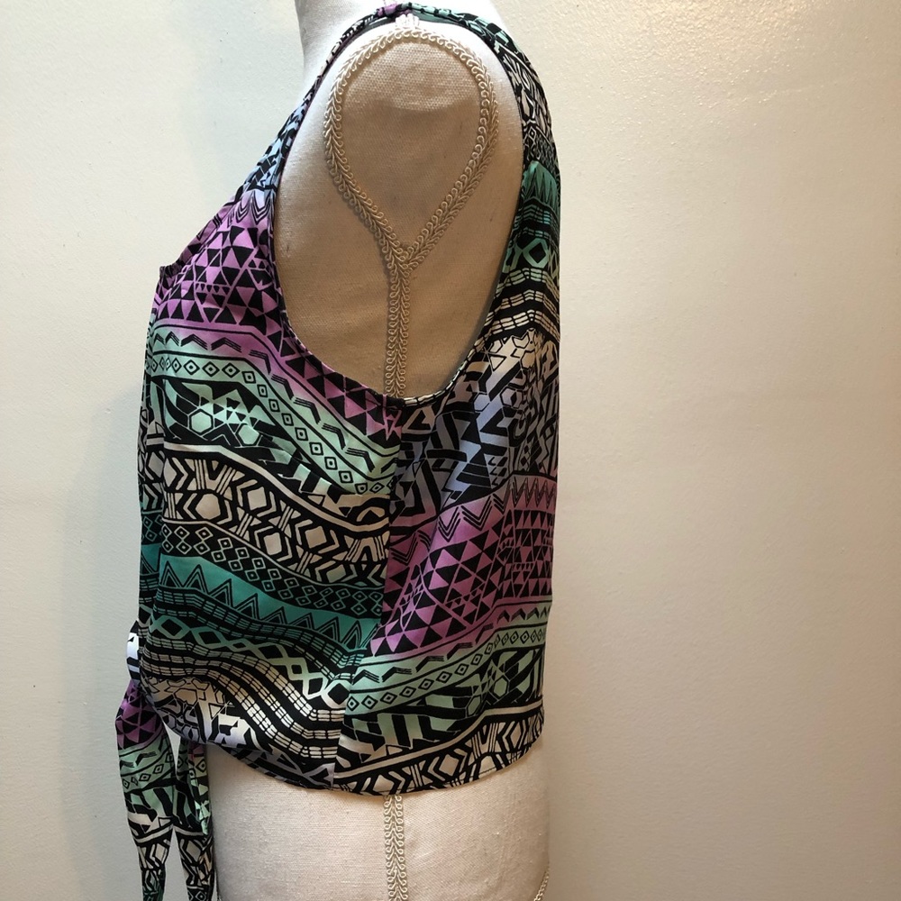 Crop Top Aztec Pattern Tank Top - Picture 7 of 8